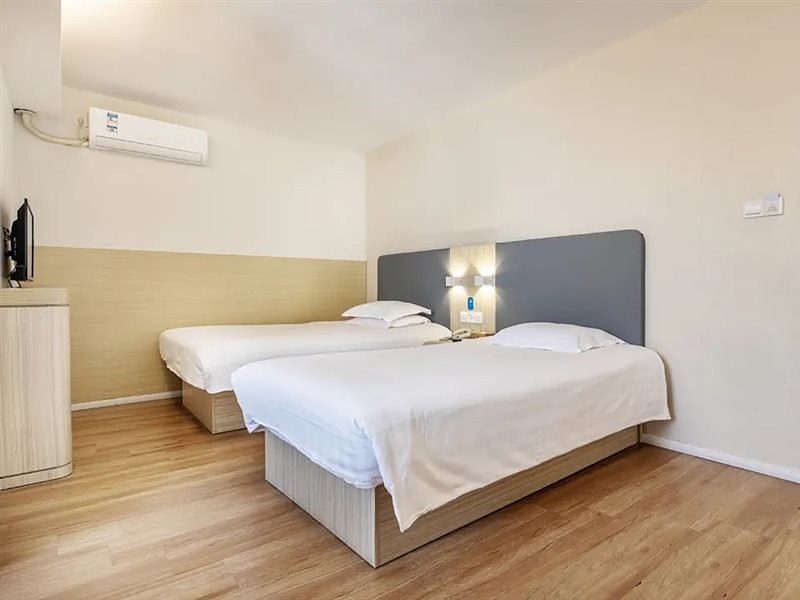 Puyou Hotel (Xiamen Zhongshan Road Gulangyu Wharf Branch) 2/4