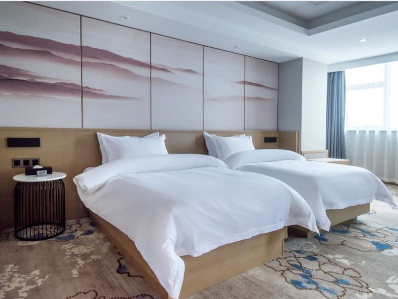 Metropolo Jinjiang Hotels (Fengxian Jinjiang Building) 11/24