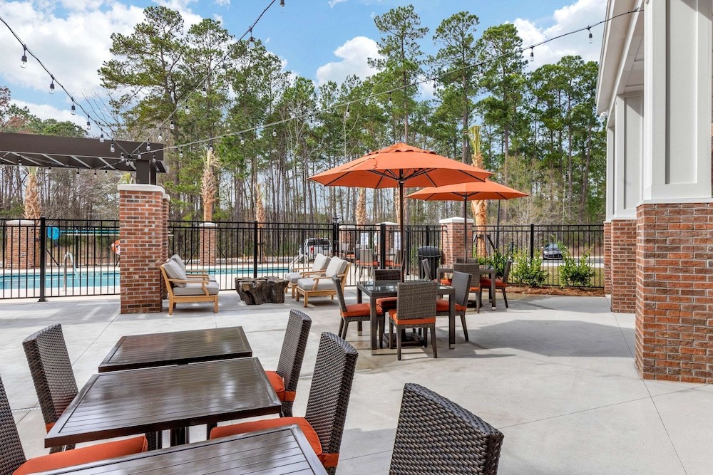 DoubleTree by Hilton Summerville Nexton 7/10