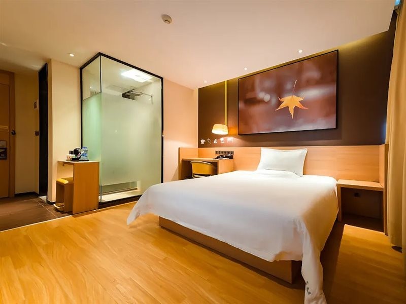 IU Hotel (Nanchang West Railway Station Square) 16/38