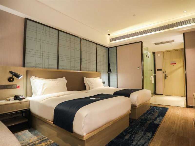 Echarm Hotel (Jingjiang Zhongzhou Road, Fanggu Street) 30/42