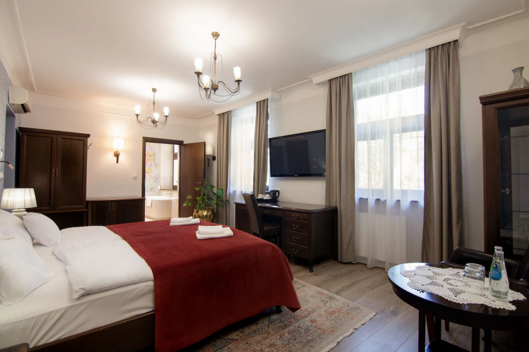 Ester Hotel 28/37
