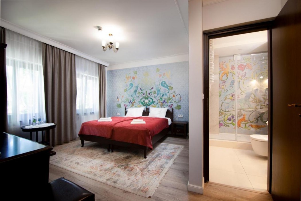 Ester Hotel 9/37