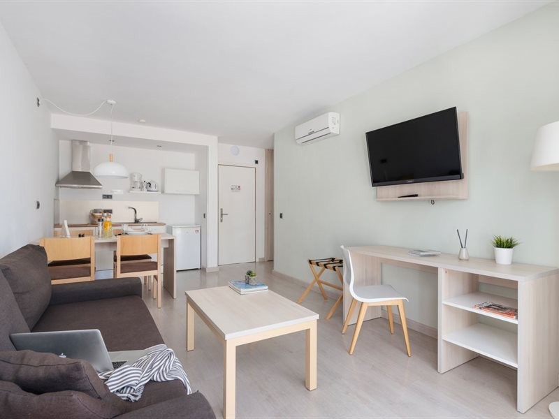 Olive Beach Apartments 42/62