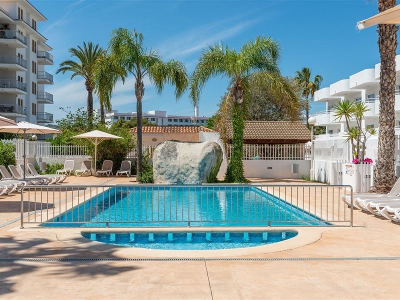 Olive Beach Apartments 24/62