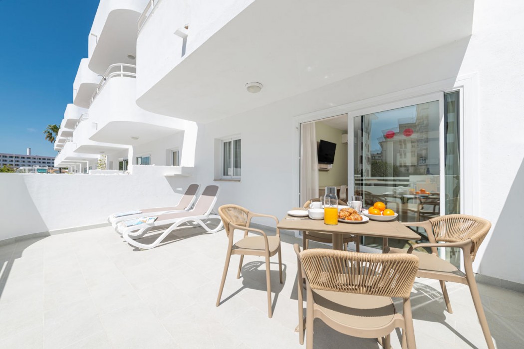 Olive Beach Apartments 7/62
