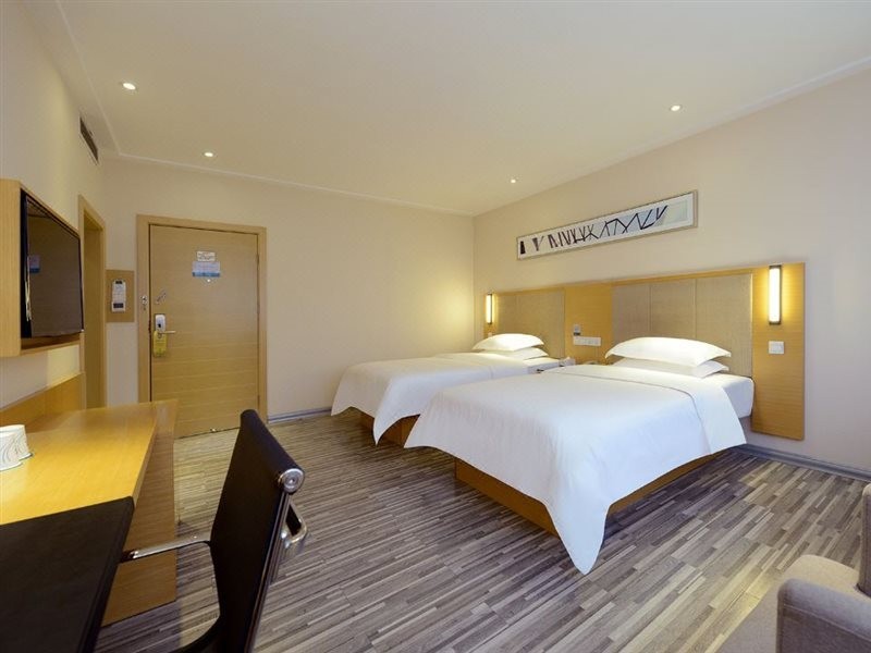 CC Inn (Tongren Railway Station) 35/54