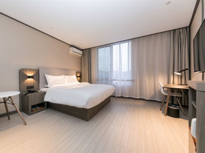 Hanting Hotel (Taizhou Jiaojiang Baolongcheng) 8/24