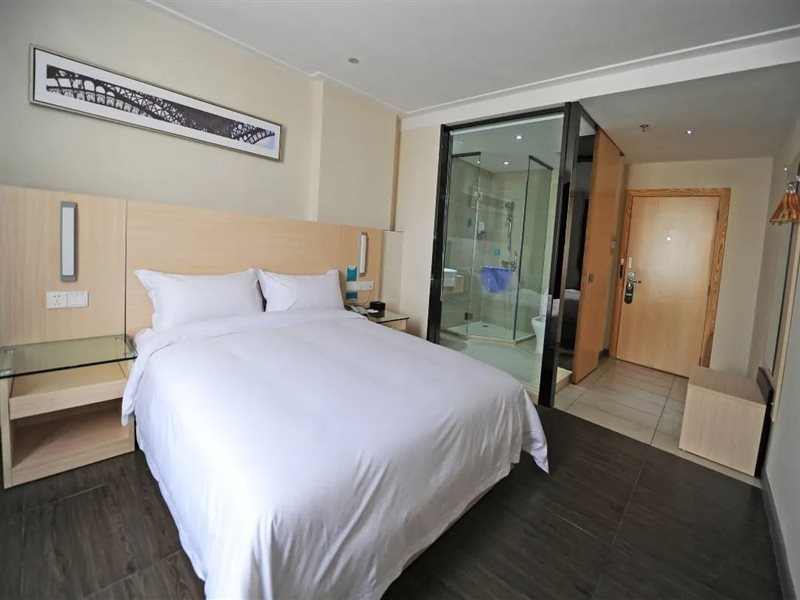 City Comfort Inn (Maoming Xuefu) 26/47