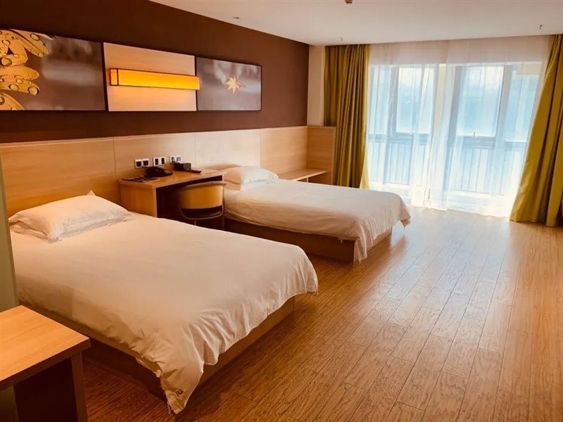IU Hotel (Chongqing Longtou Temple North Railway Station) 22/46