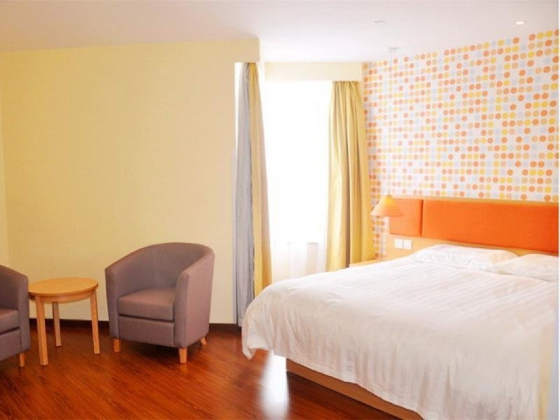 Home Inn (Shanghai Fengcheng Wahong Road) 2/4