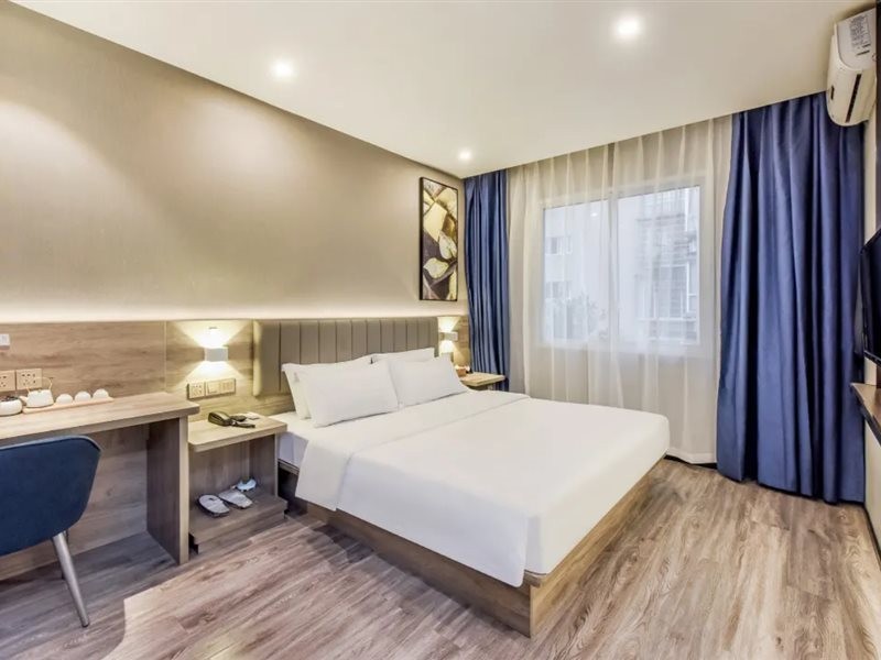 7 Days Inn (Rongchang Commercial Pedestrian Street) 22/28