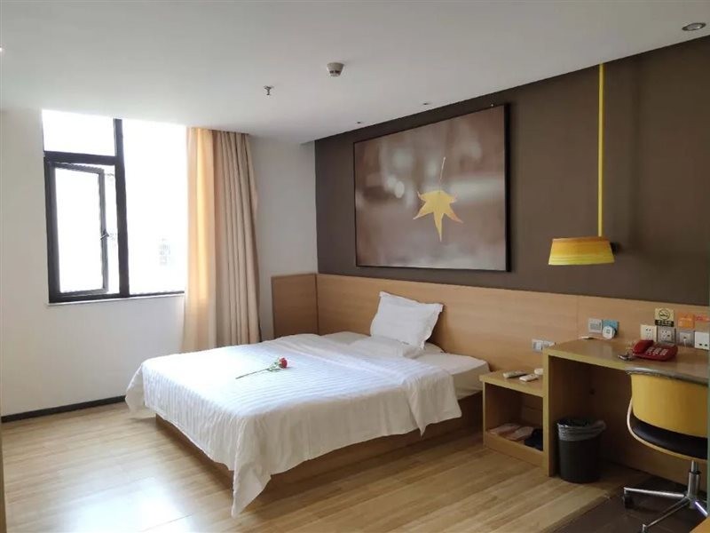 7 Days Inn (Ganzhou Ruijin Hongdu Square) 18/24