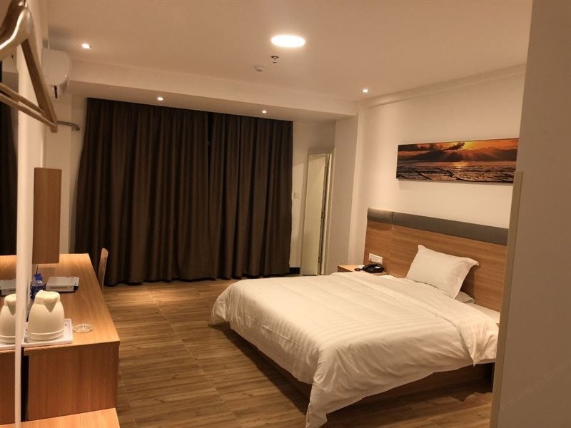 7 Days Inn (Zhuhai Haiquanwan Pingsha) 41/55