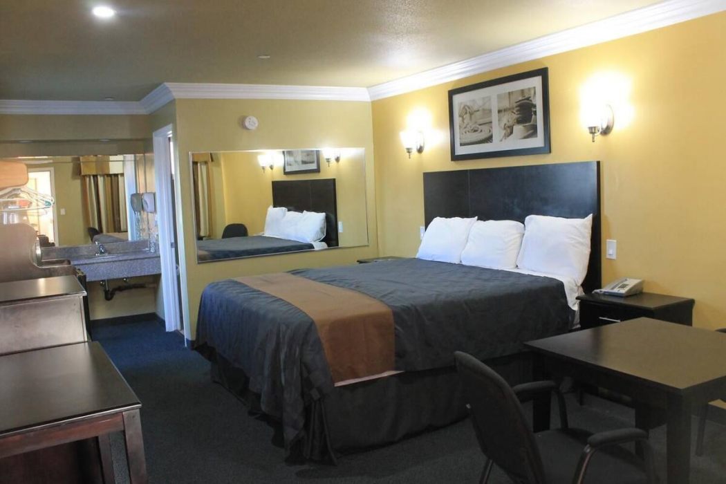 El Rancho Inn 8/36