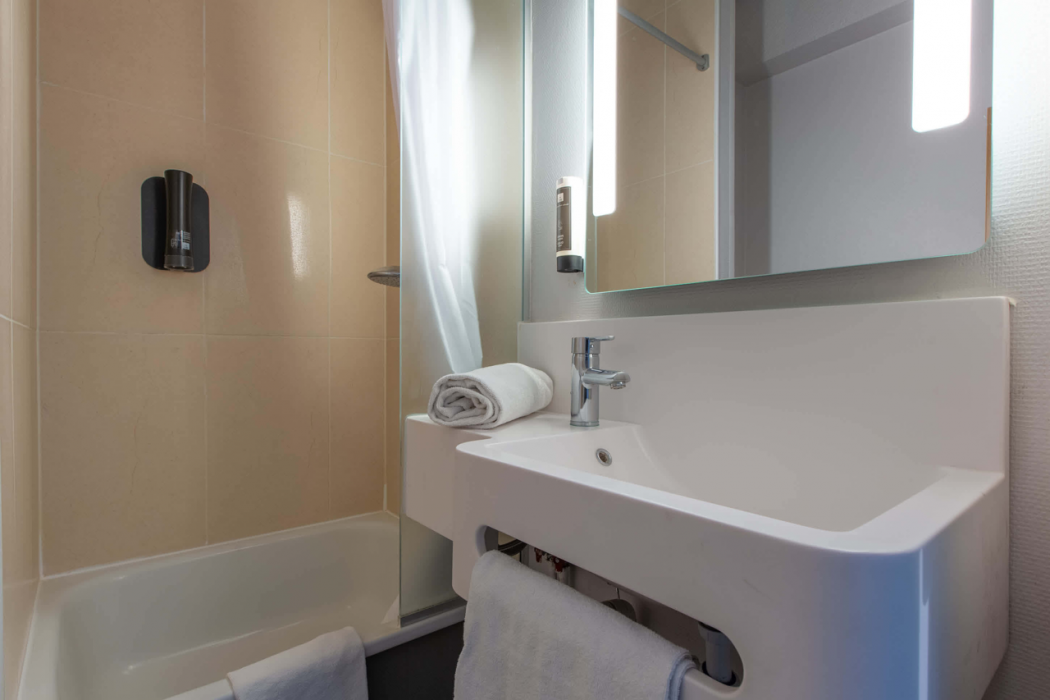 B&B HOTEL Blois Sud Vineuil 12/23