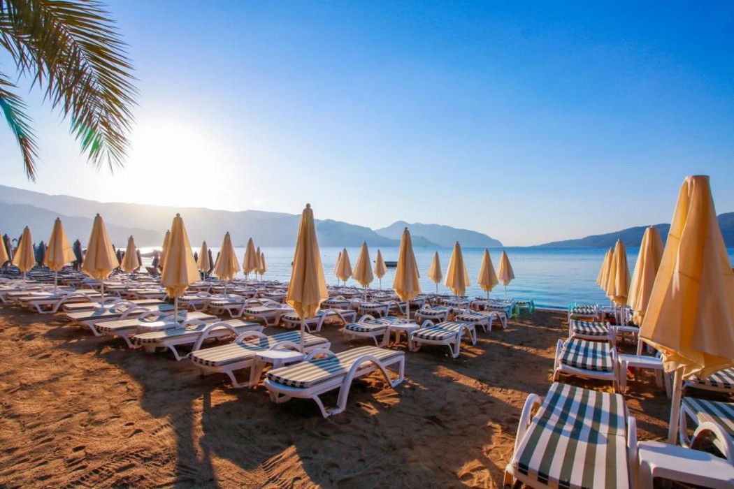 Aurasia Beach Hotel 33/69