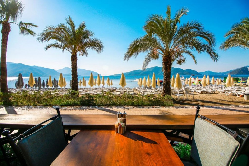 Aurasia Beach Hotel 35/69