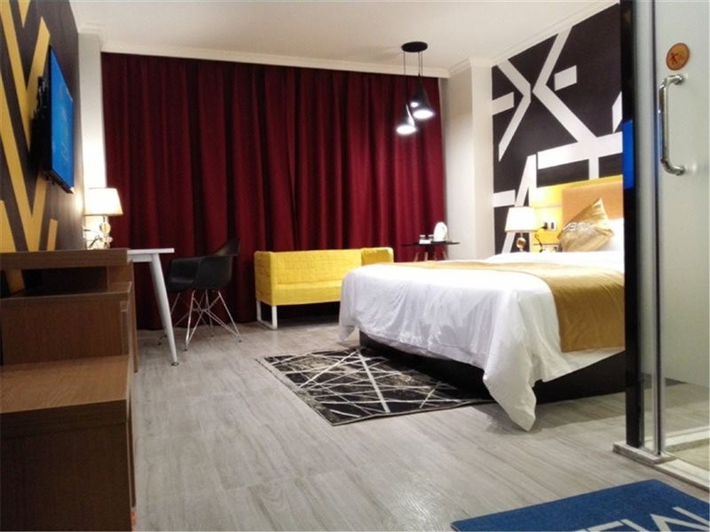 MBOX Boutique Hotel 8/13