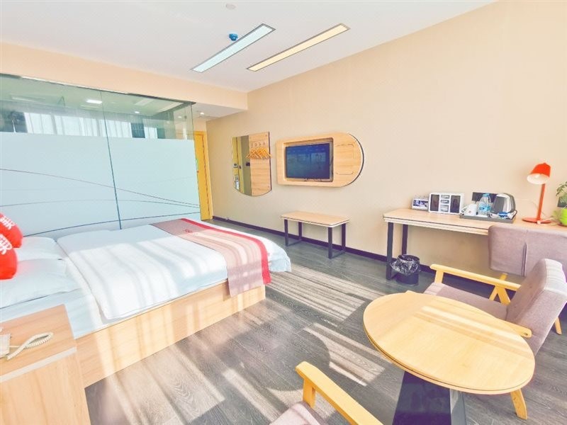 U Plus Hotel (Danyang Railway Station Glasses City) 8/14