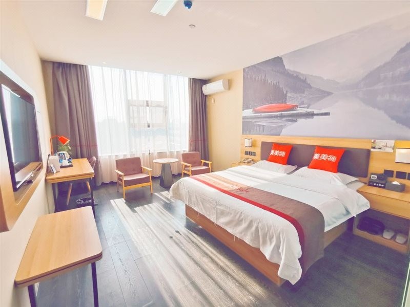U Plus Hotel (Danyang Railway Station Glasses City) 7/14