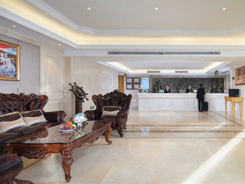 Vienna Hotel (Dunhua High Speed Railway Station) 2/4