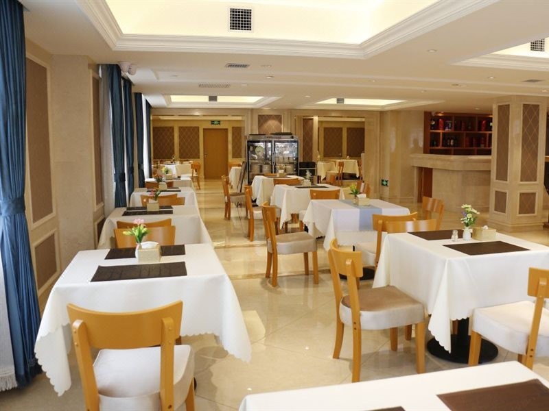 Vienna Hotel (Dunhua High Speed Railway Station) 3/4