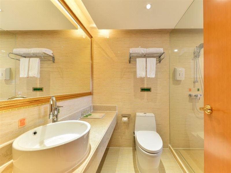 Vienna International Hotel (Shenzhen Fuyong Convention and Exhibition Center) 25/36