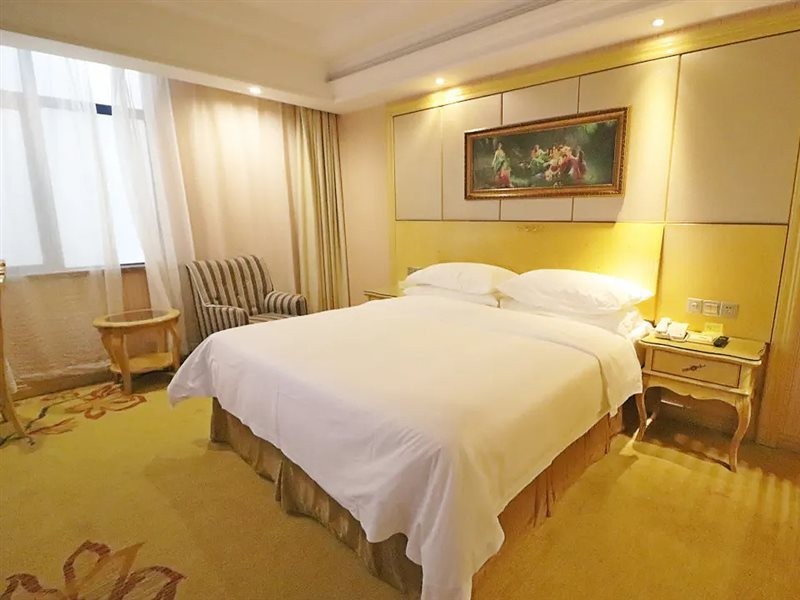 Vienna International Hotel(National Exhibition and Convention Center & West Tianshan Road) 4/5