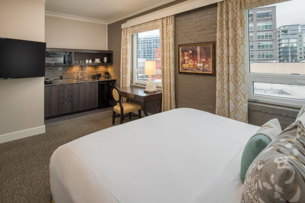 Mark Spencer Hotel 9/50