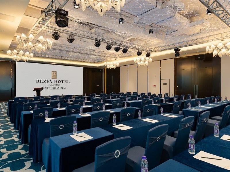 One City Rezen Hotel 24/46