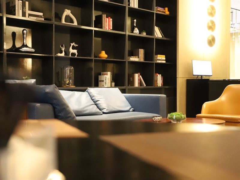One City Rezen Hotel 40/46