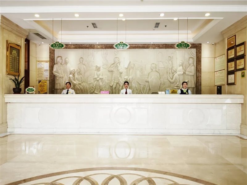 Vienna Hotel (Chongqing Changshengqiao Metro Station) photo3