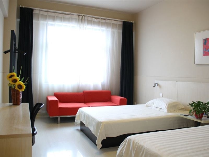 Jinjiang Inn (Xi'an Changle West Road Tonghuamen Metro Station) 17/32