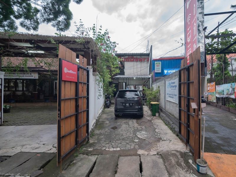 RedDoorz near Riau Junction Mall 2 5/19