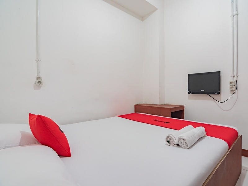 RedDoorz near Riau Junction Mall 2 4/19