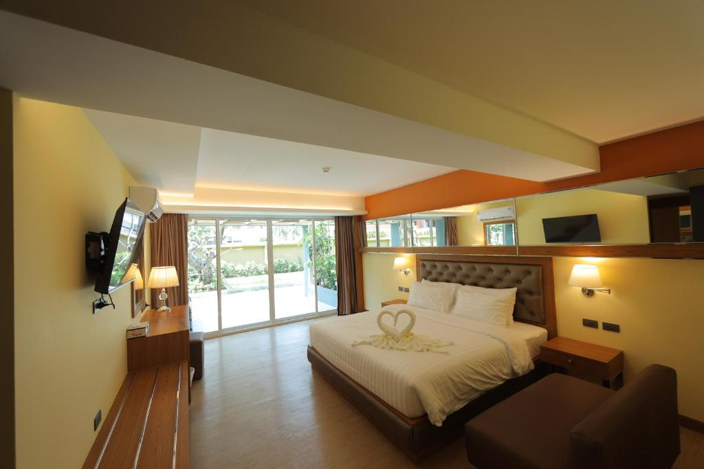 Golden Sea Hua Hin Hotel 19/65