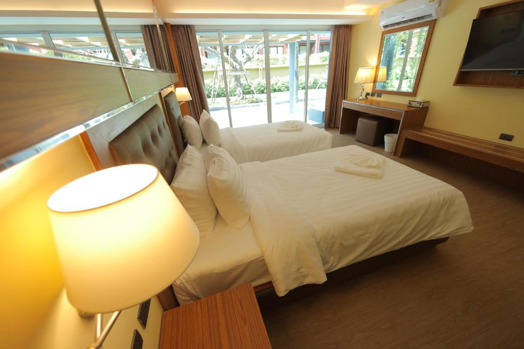 Golden Sea Hua Hin Hotel 18/65