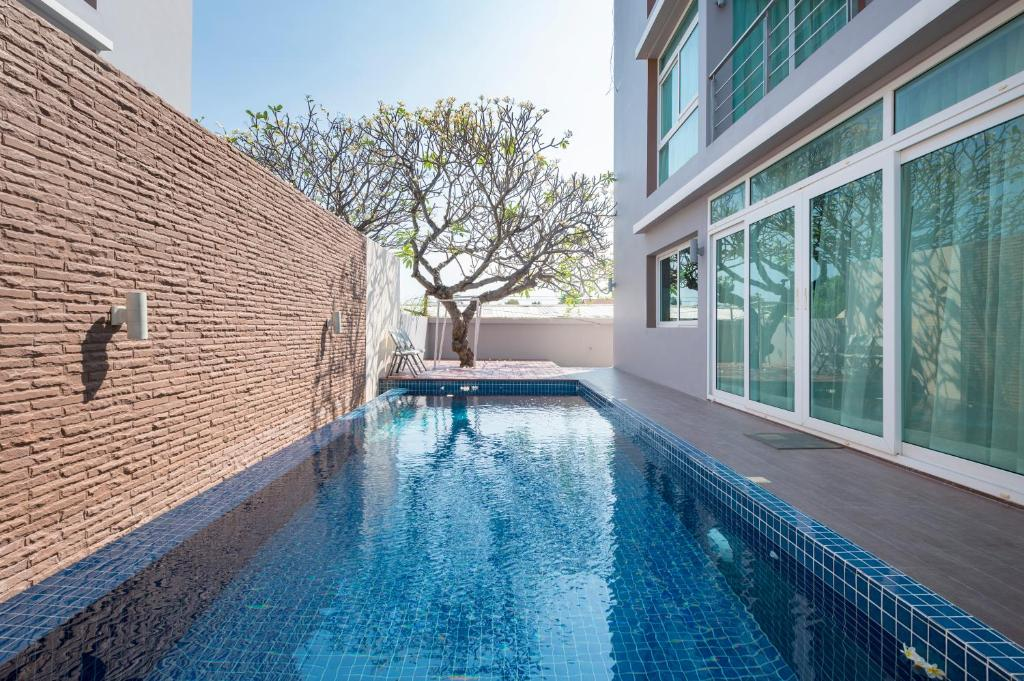 Golden Sea Hua Hin Hotel 32/65