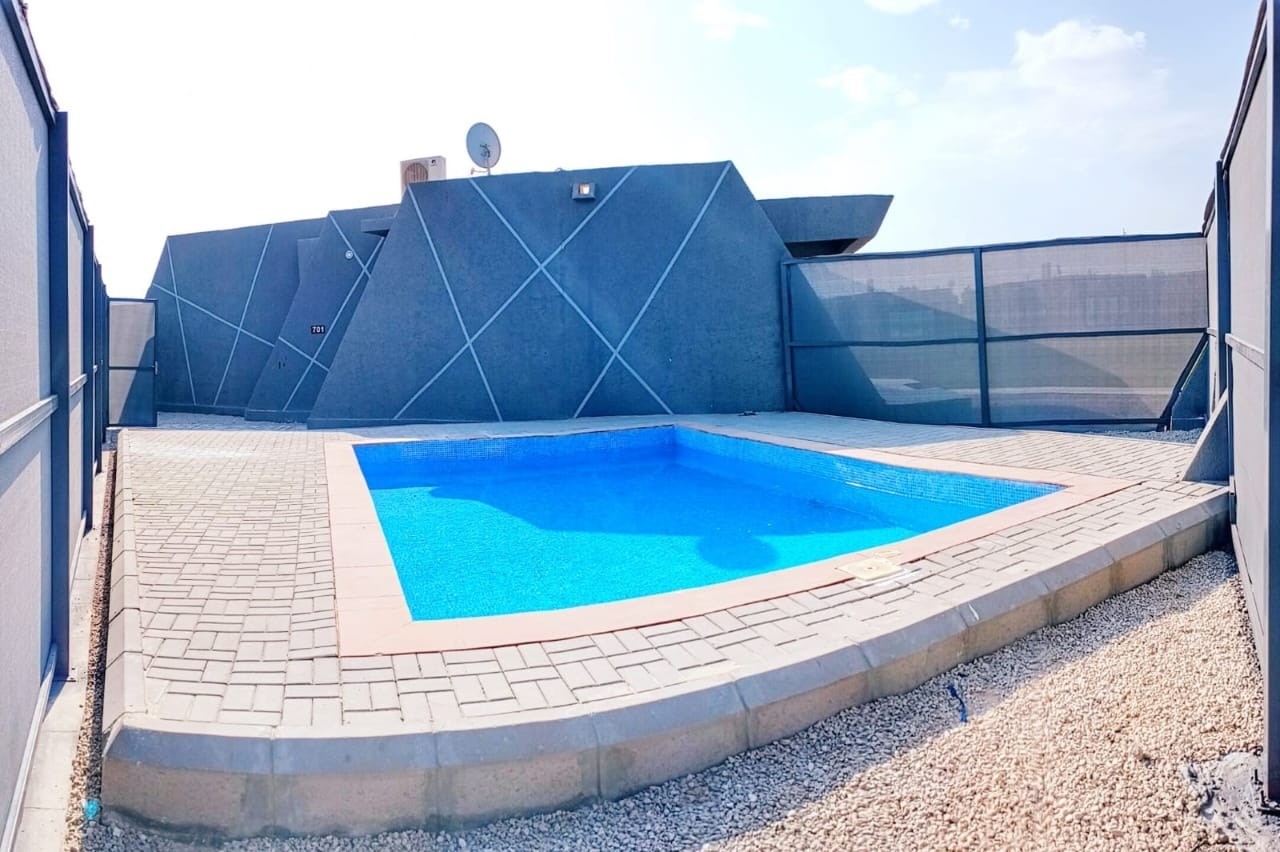 ONE BEDROOM + POOL