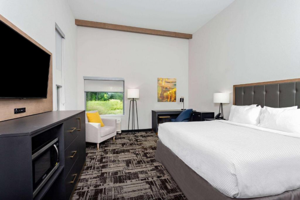 LaQuinta Suites by Wyndham South Bend Notre Dame Area 6/14