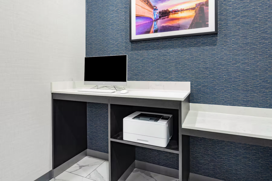 LaQuinta Suites by Wyndham South Bend Notre Dame Area 13/14