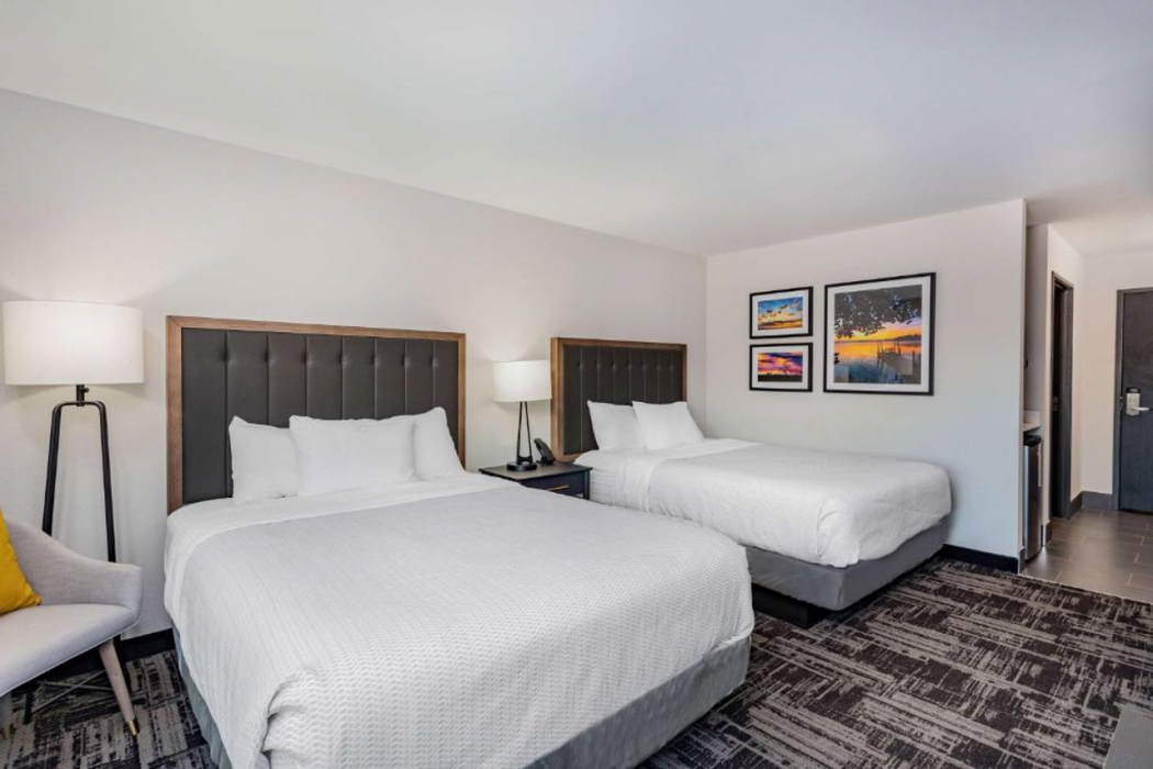 LaQuinta Suites by Wyndham South Bend Notre Dame Area 9/14