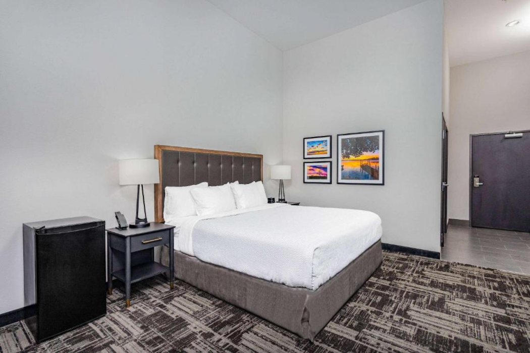 LaQuinta Suites by Wyndham South Bend Notre Dame Area 4/14