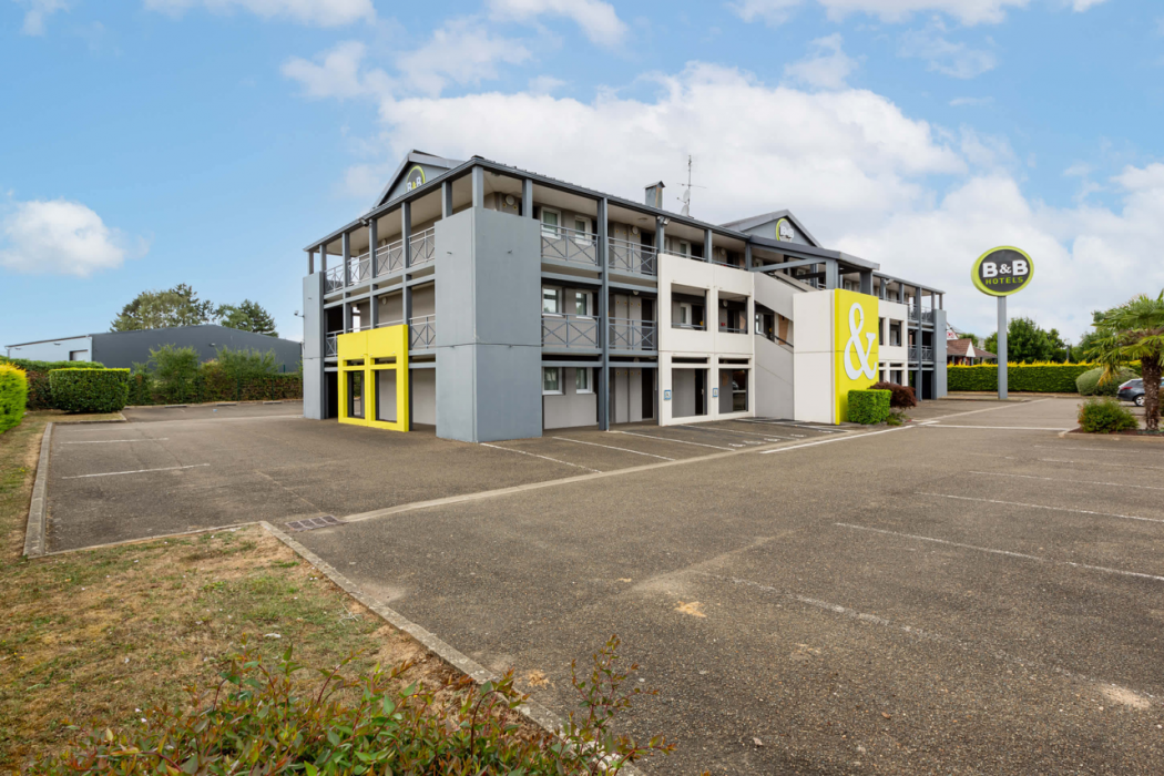 B&B HOTEL Chartres Le Forum in LE COUDRAY