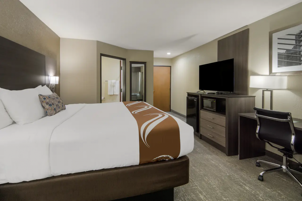 Quality Inn and Suites Roanoke Fort Worth North TX 16/46