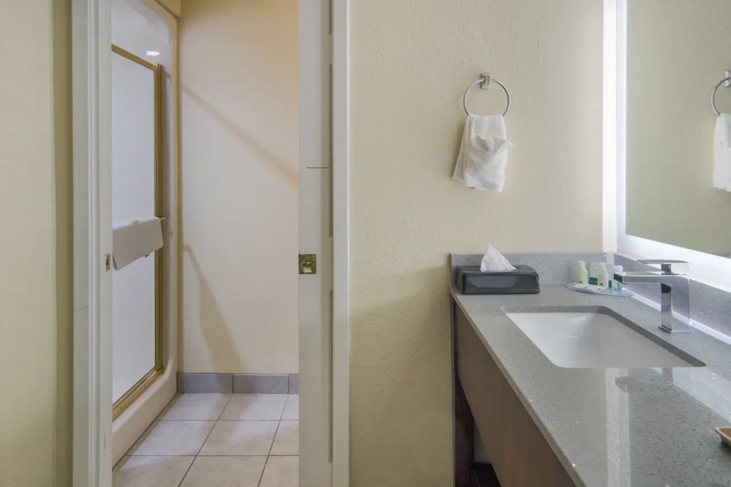 Quality Inn and Suites Roanoke Fort Worth North TX 20/46