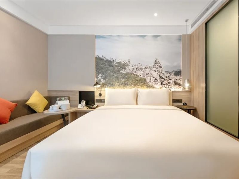 Atour Hotel (Baoji Administration Center, High-speed Railway South Station) 35/51