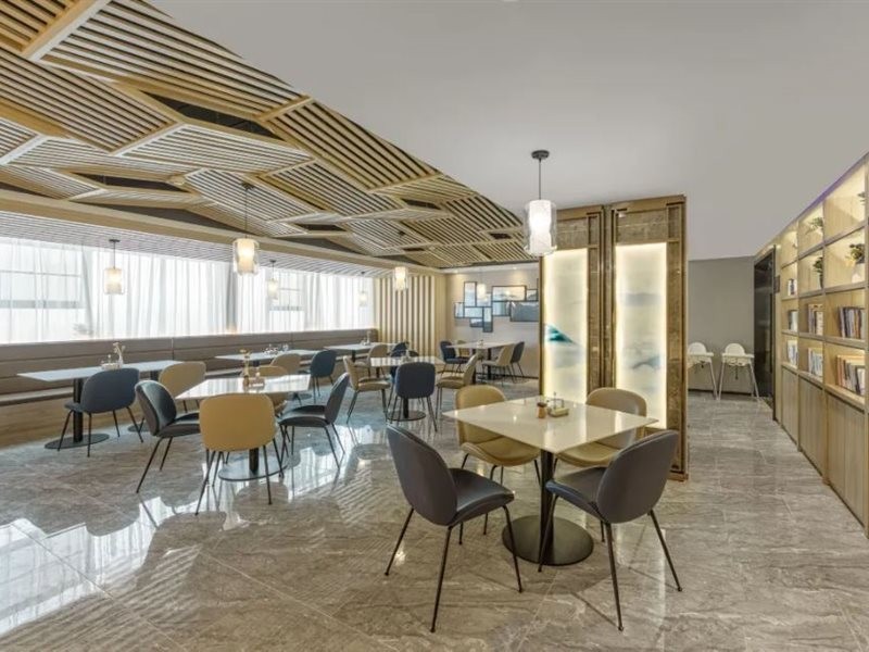 Atour Hotel (Baoji Administration Center, High-speed Railway South Station) 31/51