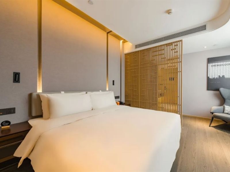 Atour Hotels (Langfang High-Speed Railway Station) 19/29